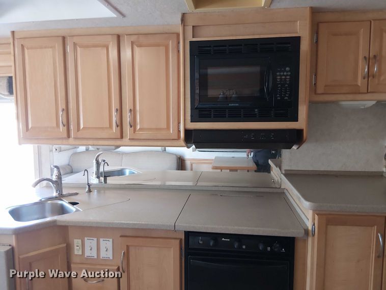 image for item NU9730 2003 Fleetwood Motor Homes Southwind RV