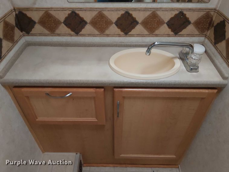 image for item NU9730 2003 Fleetwood Motor Homes Southwind RV