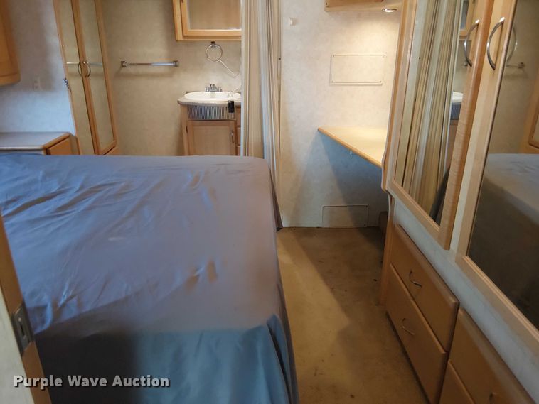 image for item NU9730 2003 Fleetwood Motor Homes Southwind RV