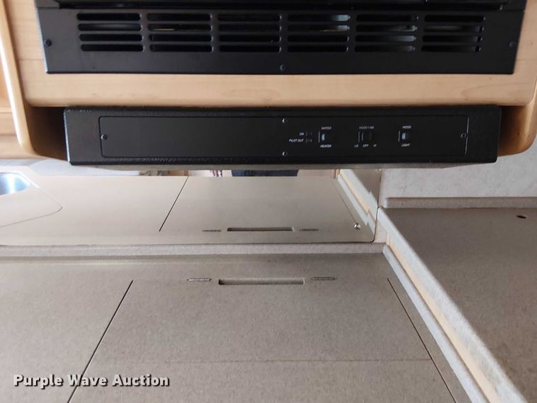 image for item NU9730 2003 Fleetwood Motor Homes Southwind RV