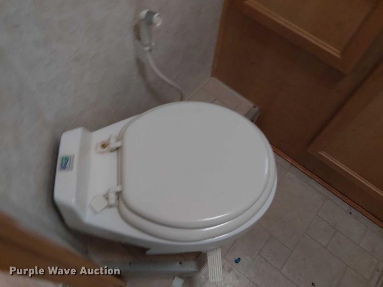 image for item NU9730 2003 Fleetwood Motor Homes Southwind RV