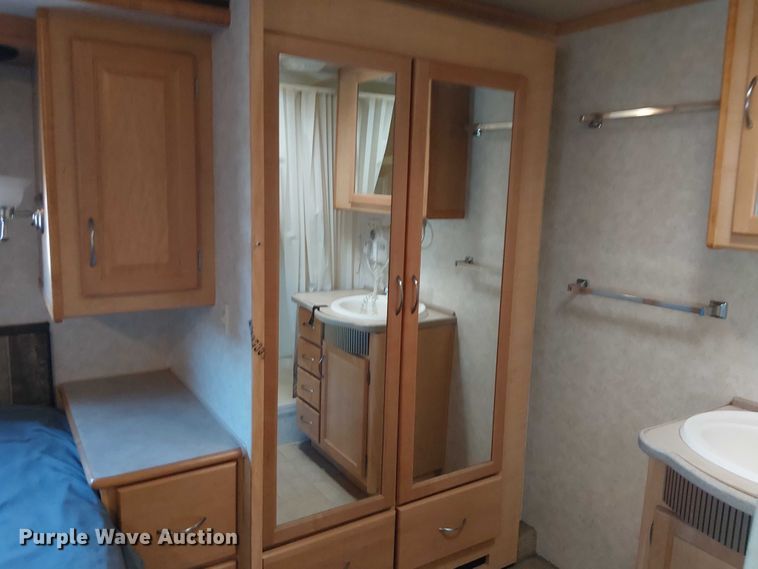 image for item NU9730 2003 Fleetwood Motor Homes Southwind RV