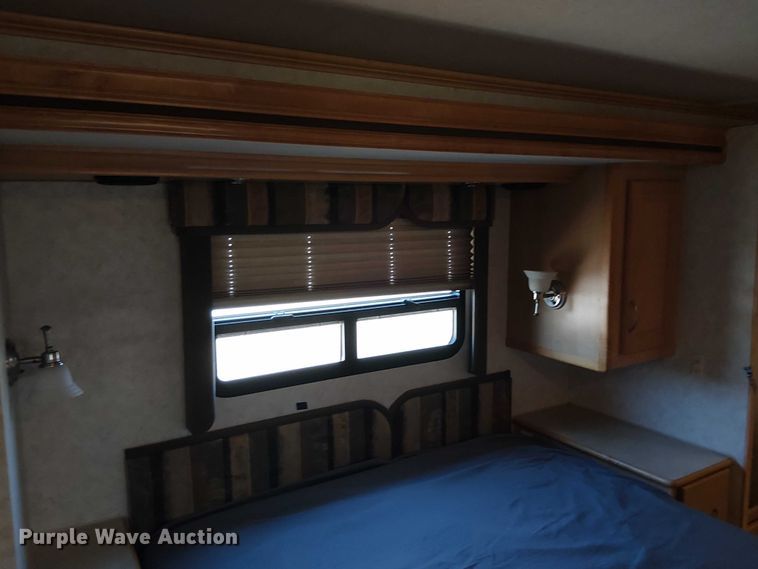 image for item NU9730 2003 Fleetwood Motor Homes Southwind RV