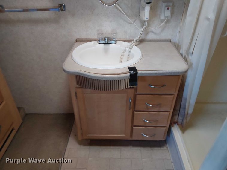 image for item NU9730 2003 Fleetwood Motor Homes Southwind RV