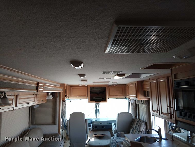 image for item NU9730 2003 Fleetwood Motor Homes Southwind RV