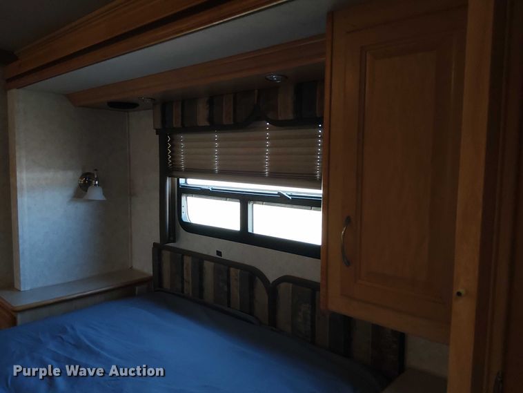 image for item NU9730 2003 Fleetwood Motor Homes Southwind RV