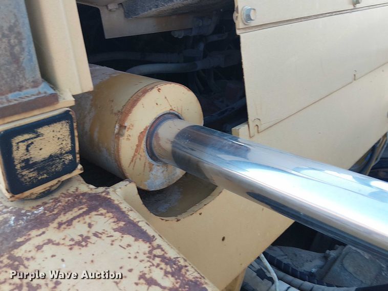 image for item NU9736 Caterpillar DP100 forklift