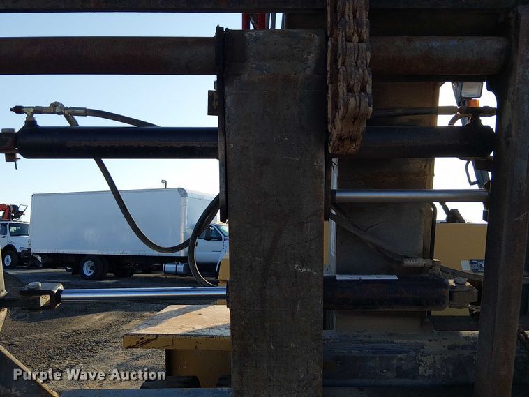 image for item NU9736 Caterpillar DP100 forklift