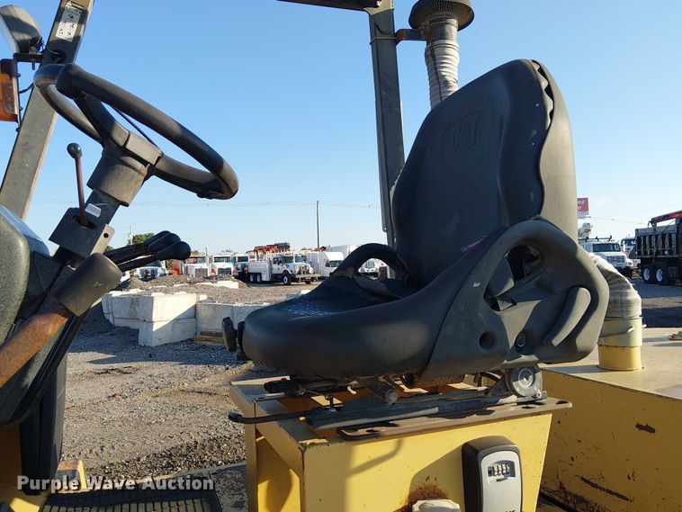 image for item NU9736 Caterpillar DP100 forklift