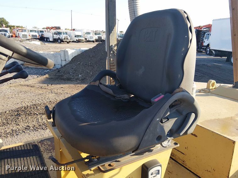 image for item NU9736 Caterpillar DP100 forklift