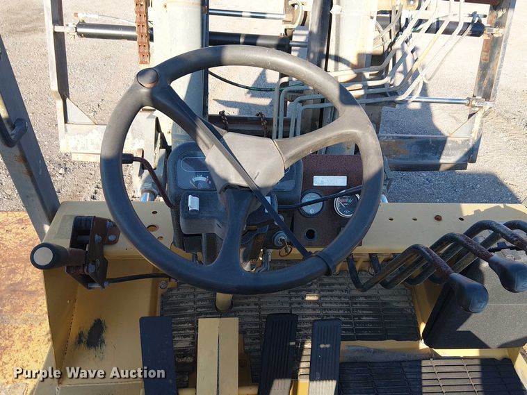 image for item NU9736 Caterpillar DP100 forklift