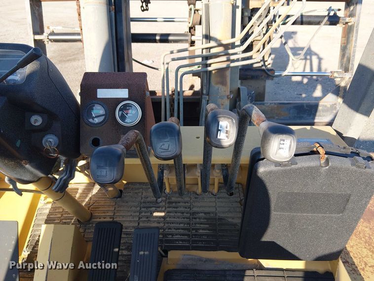 image for item NU9736 Caterpillar DP100 forklift