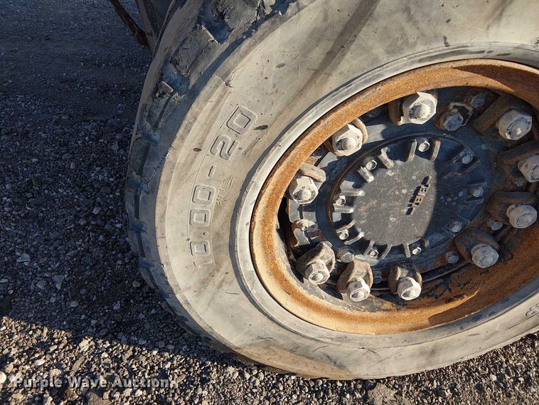 image for item NU9736 Caterpillar DP100 forklift