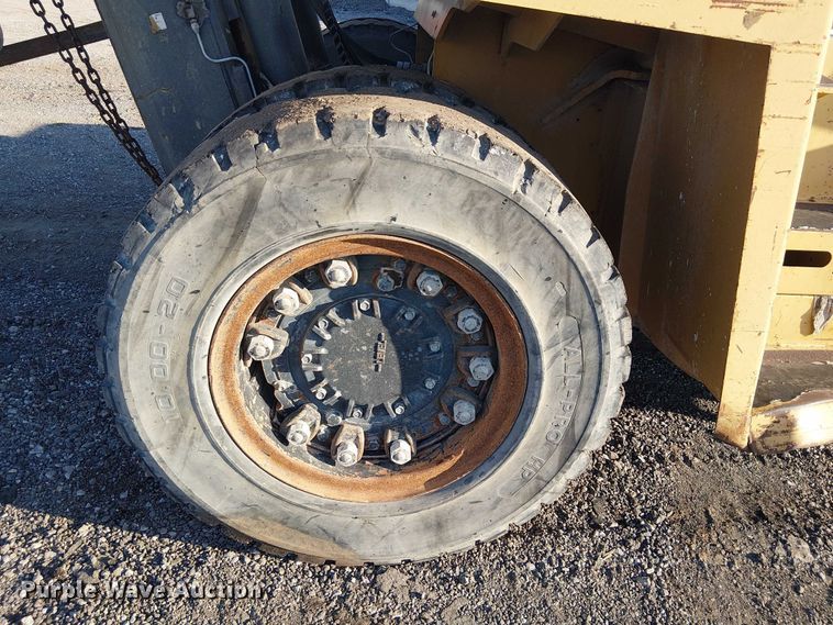 image for item NU9736 Caterpillar DP100 forklift