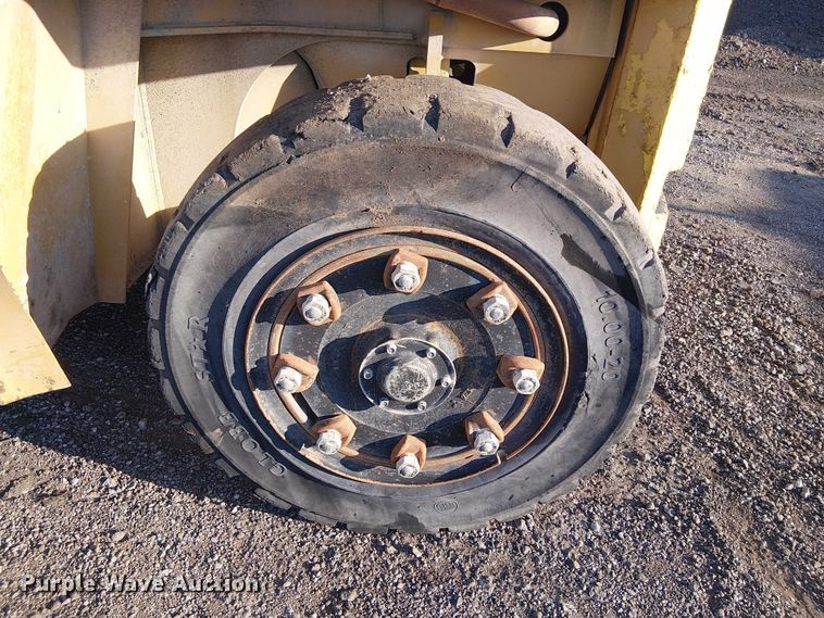 image for item NU9736 Caterpillar DP100 forklift