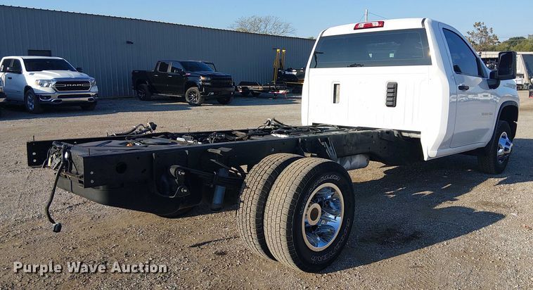 image for item NU9737 2020 Chevrolet Silverado 3500HD pickup truck cab and chassis