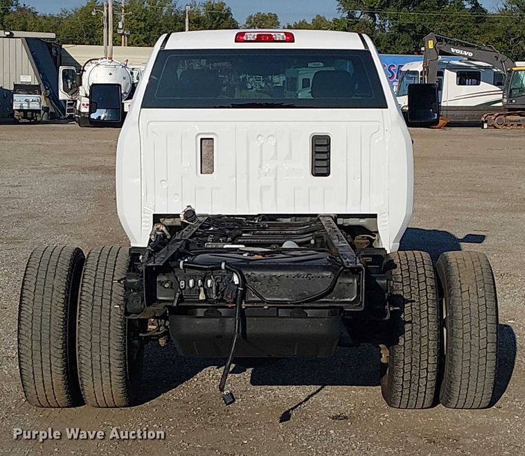 image for item NU9737 2020 Chevrolet Silverado 3500HD pickup truck cab and chassis