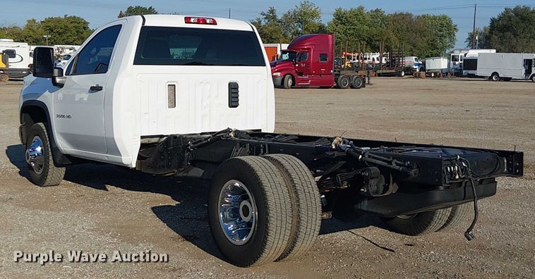 image for item NU9737 2020 Chevrolet Silverado 3500HD pickup truck cab and chassis
