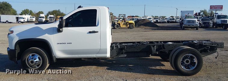 image for item NU9737 2020 Chevrolet Silverado 3500HD pickup truck cab and chassis