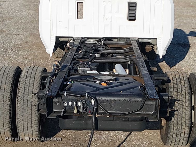image for item NU9737 2020 Chevrolet Silverado 3500HD pickup truck cab and chassis