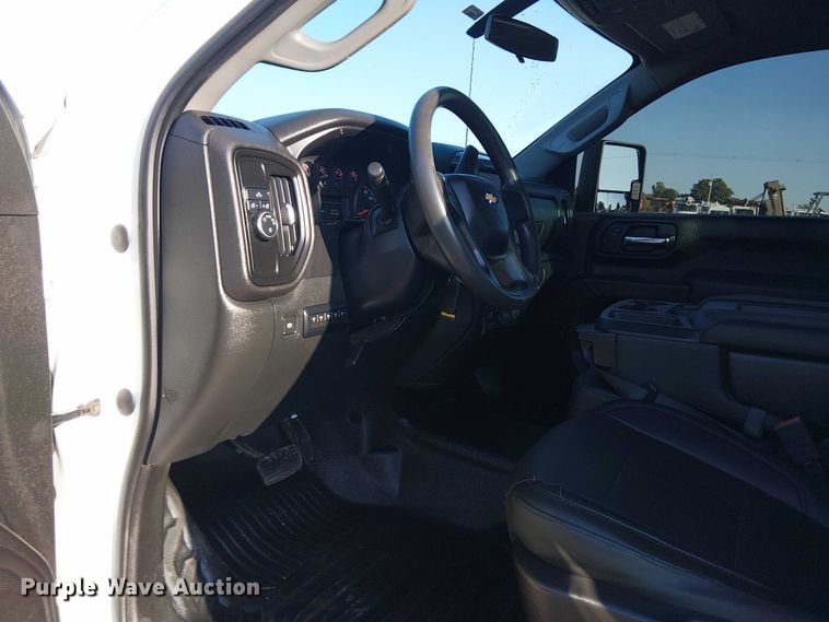 image for item NU9737 2020 Chevrolet Silverado 3500HD pickup truck cab and chassis