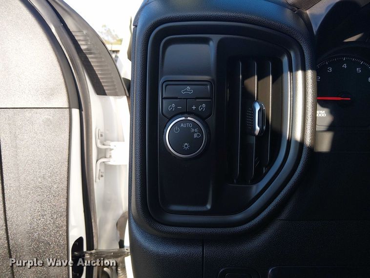 image for item NU9737 2020 Chevrolet Silverado 3500HD pickup truck cab and chassis