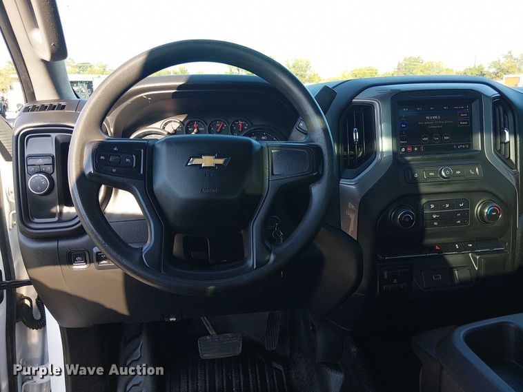 image for item NU9737 2020 Chevrolet Silverado 3500HD pickup truck cab and chassis