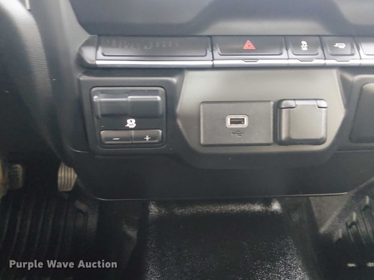 image for item NU9737 2020 Chevrolet Silverado 3500HD pickup truck cab and chassis