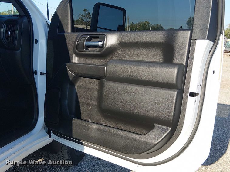 image for item NU9737 2020 Chevrolet Silverado 3500HD pickup truck cab and chassis