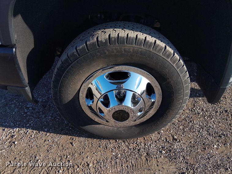 image for item NU9737 2020 Chevrolet Silverado 3500HD pickup truck cab and chassis