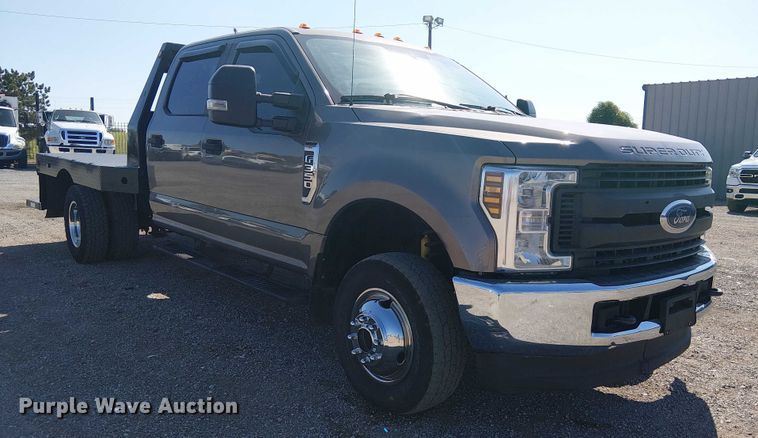 image for item NU9742 2019 Ford F350 Super Duty XL Crew Cab flatbed pickup truck