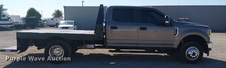 image for item NU9742 2019 Ford F350 Super Duty XL Crew Cab flatbed pickup truck