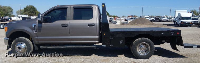 image for item NU9742 2019 Ford F350 Super Duty XL Crew Cab flatbed pickup truck