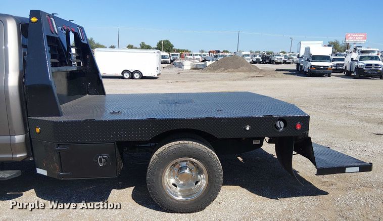 image for item NU9742 2019 Ford F350 Super Duty XL Crew Cab flatbed pickup truck