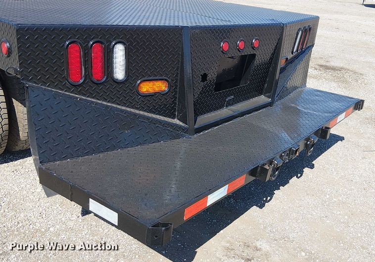 image for item NU9742 2019 Ford F350 Super Duty XL Crew Cab flatbed pickup truck