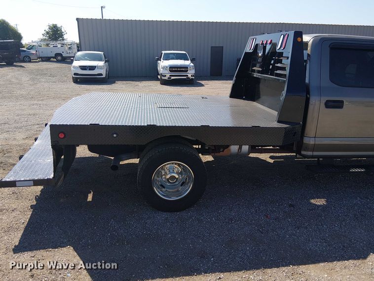 image for item NU9742 2019 Ford F350 Super Duty XL Crew Cab flatbed pickup truck