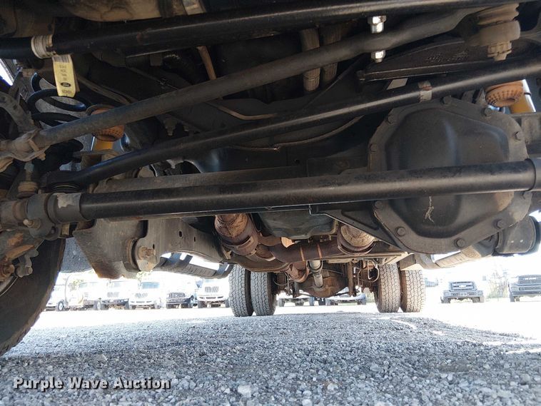 image for item NU9742 2019 Ford F350 Super Duty XL Crew Cab flatbed pickup truck