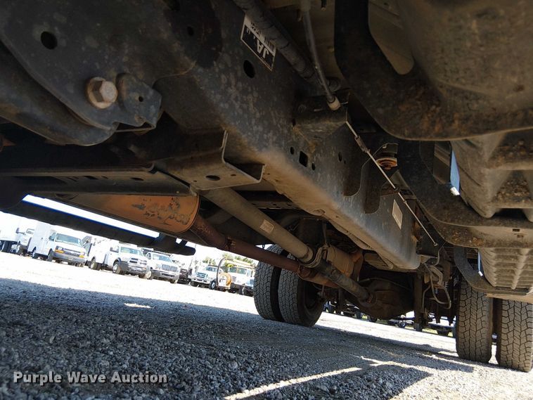 image for item NU9742 2019 Ford F350 Super Duty XL Crew Cab flatbed pickup truck