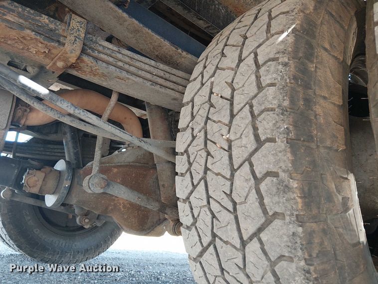 image for item NU9742 2019 Ford F350 Super Duty XL Crew Cab flatbed pickup truck