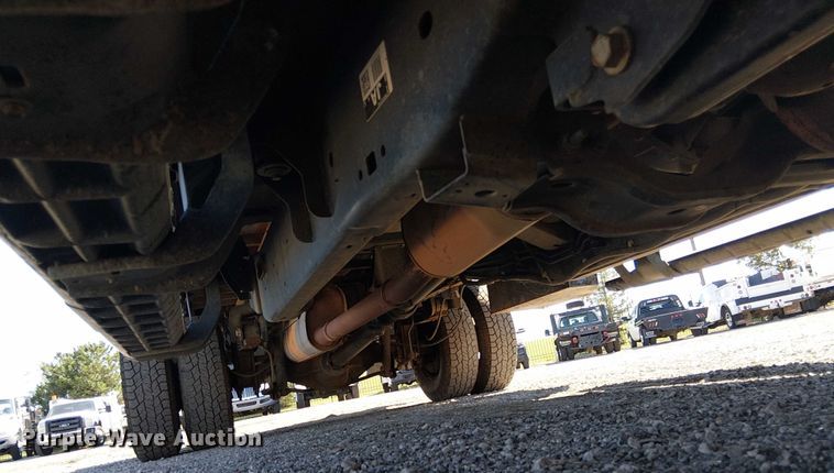 image for item NU9742 2019 Ford F350 Super Duty XL Crew Cab flatbed pickup truck