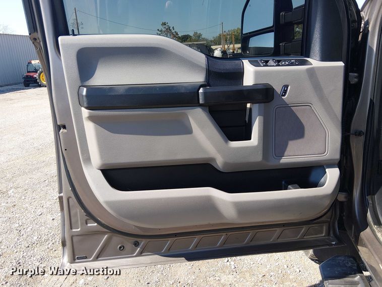 image for item NU9742 2019 Ford F350 Super Duty XL Crew Cab flatbed pickup truck