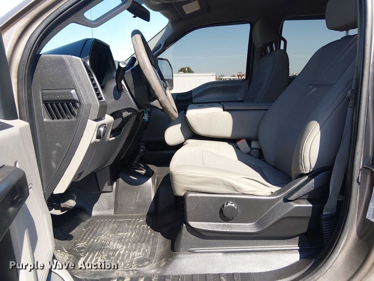 image for item NU9742 2019 Ford F350 Super Duty XL Crew Cab flatbed pickup truck