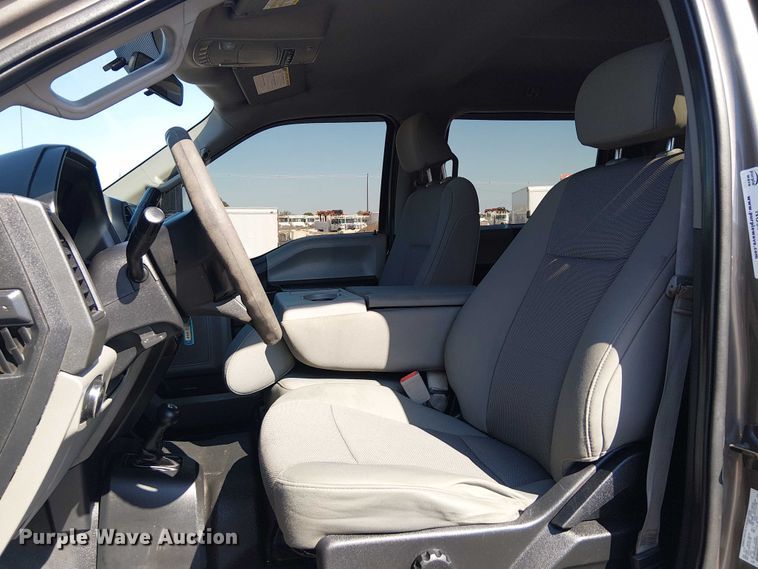 image for item NU9742 2019 Ford F350 Super Duty XL Crew Cab flatbed pickup truck