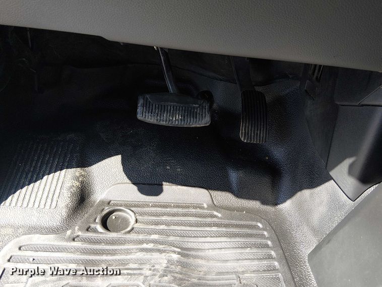 image for item NU9742 2019 Ford F350 Super Duty XL Crew Cab flatbed pickup truck