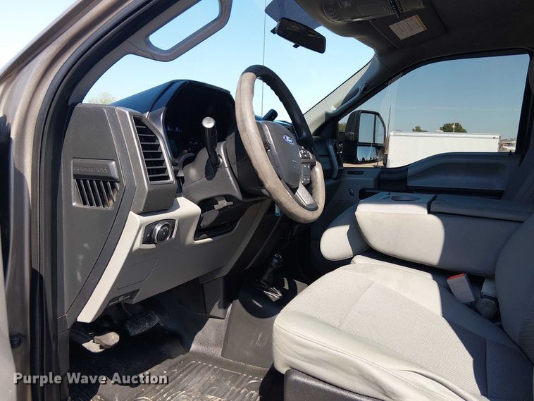 image for item NU9742 2019 Ford F350 Super Duty XL Crew Cab flatbed pickup truck