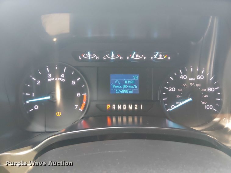 image for item NU9742 2019 Ford F350 Super Duty XL Crew Cab flatbed pickup truck