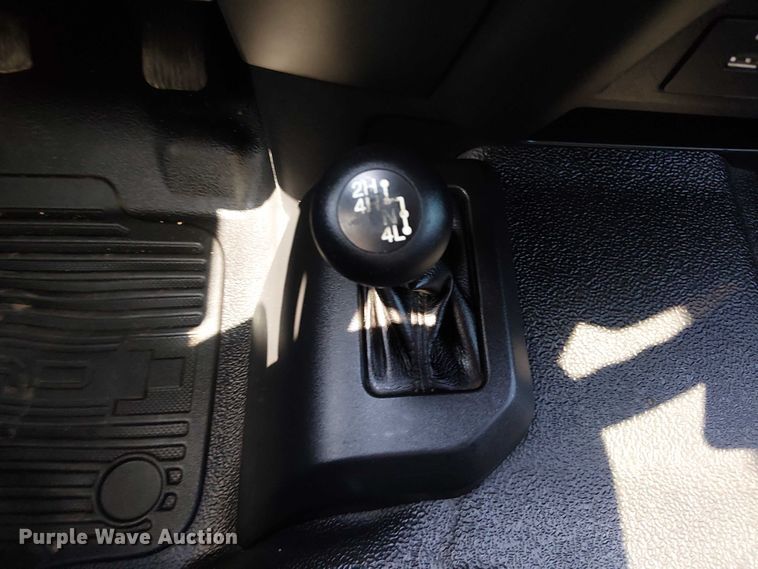 image for item NU9742 2019 Ford F350 Super Duty XL Crew Cab flatbed pickup truck