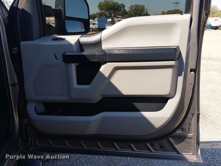 image for item NU9742 2019 Ford F350 Super Duty XL Crew Cab flatbed pickup truck