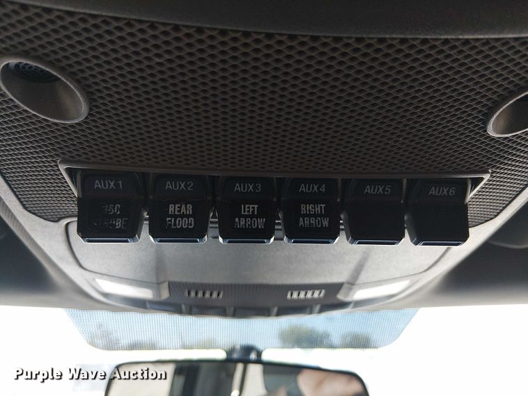 image for item NU9742 2019 Ford F350 Super Duty XL Crew Cab flatbed pickup truck