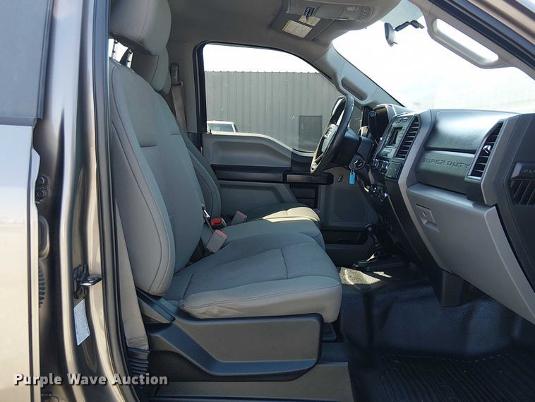 image for item NU9742 2019 Ford F350 Super Duty XL Crew Cab flatbed pickup truck